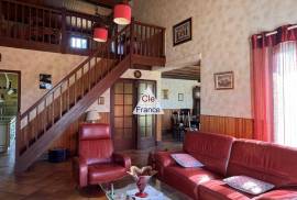 Detached Villa Style House with Landscaped Garden