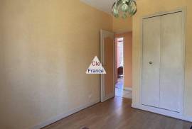 Detached Villa Style House with Landscaped Garden