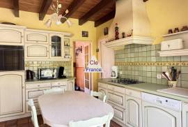 Detached Villa Style House with Landscaped Garden