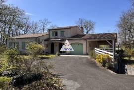Detached Villa Style House with Landscaped Garden