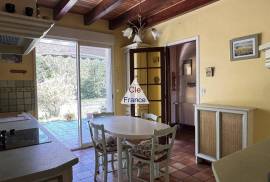 Detached Villa Style House with Landscaped Garden