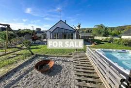 Detached House with Garden by the Coast