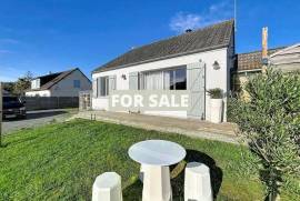 Detached House with Garden by the Coast