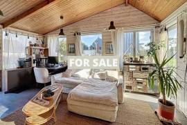 Detached House with Garden by the Coast