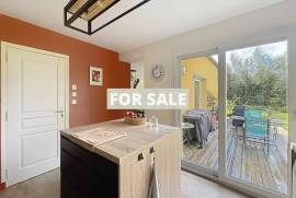 Detached House with Garden by the Coast