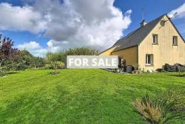 Detached House with Garden by the Coast