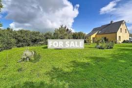 Detached House with Garden by the Coast
