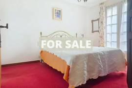 Detached Country House with Landscaped Garden