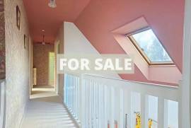 Detached Country House with Landscaped Garden