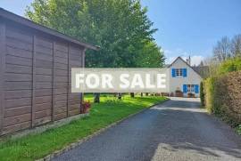 Detached Country House with Landscaped Garden