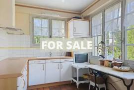 Detached Country House with Landscaped Garden