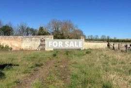 Property with Several Outbuildings to Renovate