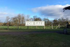 Property with Several Outbuildings to Renovate