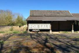 Property with Several Outbuildings to Renovate
