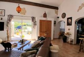 Detached Villa with Pool And Independent Guest House