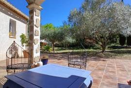Detached Villa with Pool And Independent Guest House