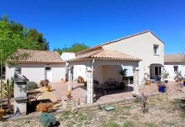 Detached Villa with Pool And Independent Guest House