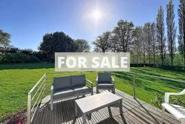 Detached Villa with Swimming Pool