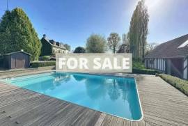 Detached Villa with Swimming Pool