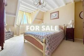 Detached Villa with Swimming Pool