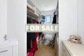 Detached Villa with Swimming Pool