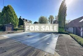 Detached Villa with Swimming Pool