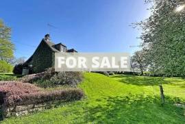 Detached Villa with Swimming Pool