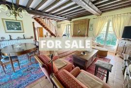 Detached Villa with Swimming Pool