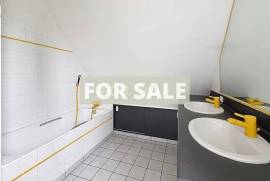 Detached Villa with Swimming Pool