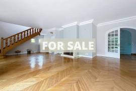 Detached Villa with Swimming Pool