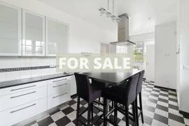 Detached Villa with Swimming Pool