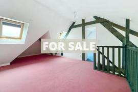 Detached Villa with Swimming Pool