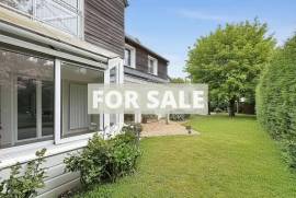 Detached Villa with Swimming Pool