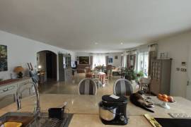 Modern Detached Villa with Mature garden with Open Views