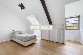 Detached Country House with Landscaped Garden