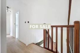 Detached Country House with Landscaped Garden
