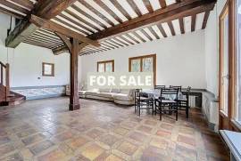 Detached Country House with Landscaped Garden
