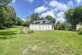 Detached Country House with Landscaped Garden