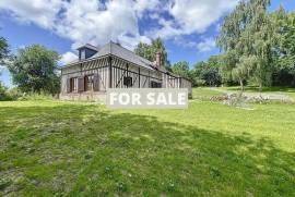 Detached Country House with Landscaped Garden