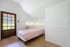 Detached Country House with Landscaped Garden