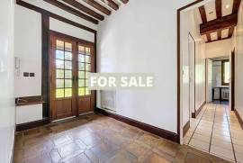 Detached Country House with Landscaped Garden