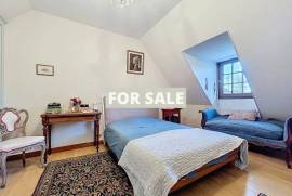 Detached Country House with Landscaped Garden