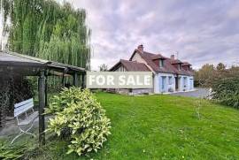 Detached Country House with Landscaped Garden