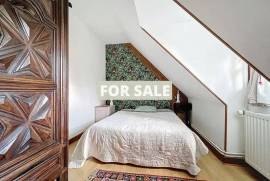 Detached Country House with Landscaped Garden