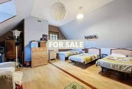 Detached Country House with Landscaped Garden