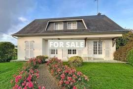 Detached House with Garden
