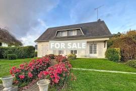 Detached House with Garden