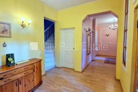 Detached house for rent in Jurmala, 250.00m2