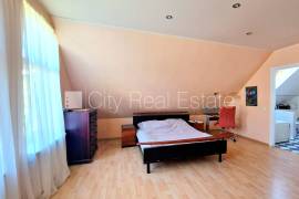 Detached house for rent in Jurmala, 250.00m2
