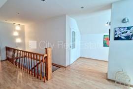 Detached house for rent in Jurmala, 250.00m2